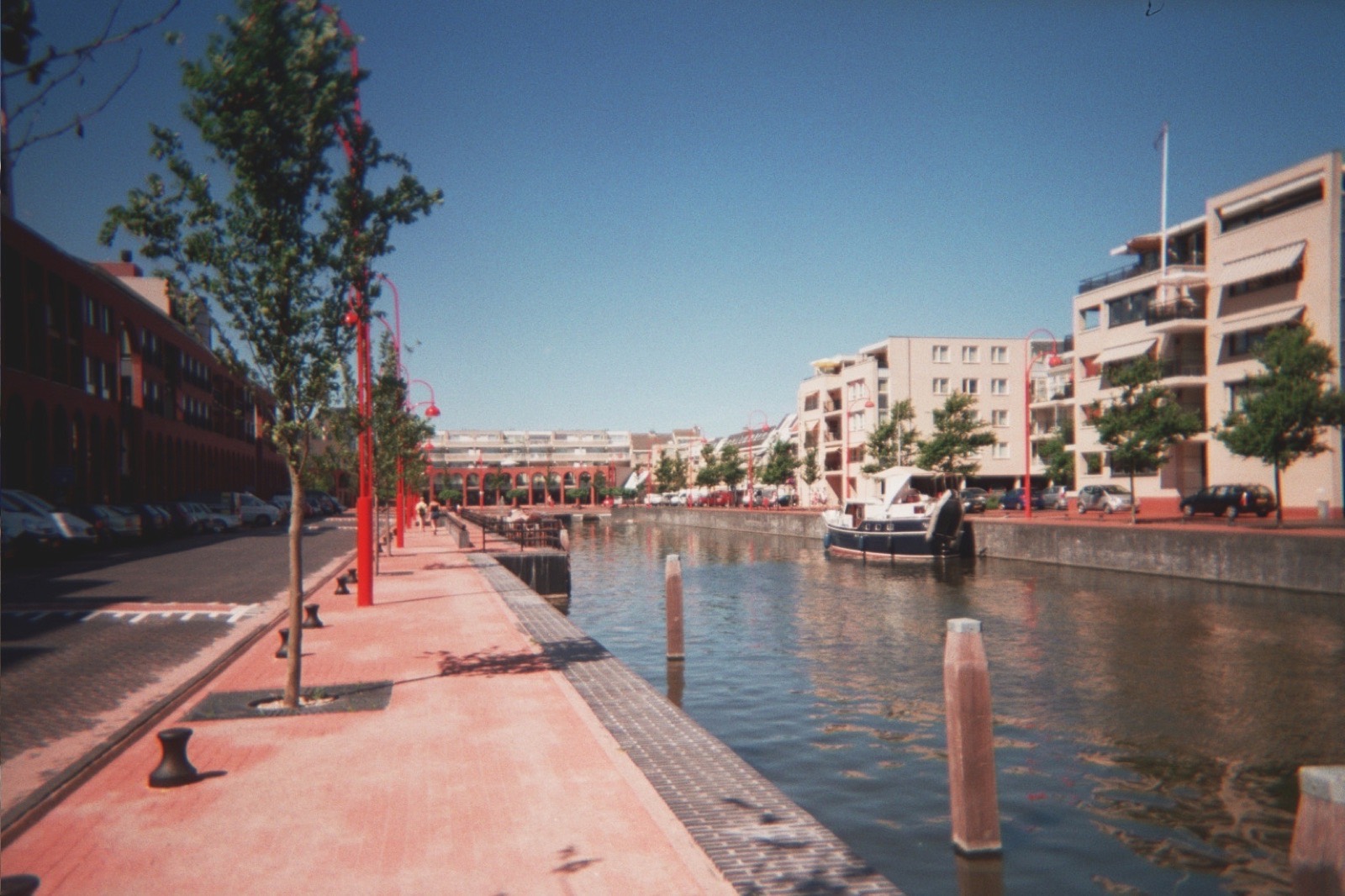 De haven aan het Prins Hendrikkanaal