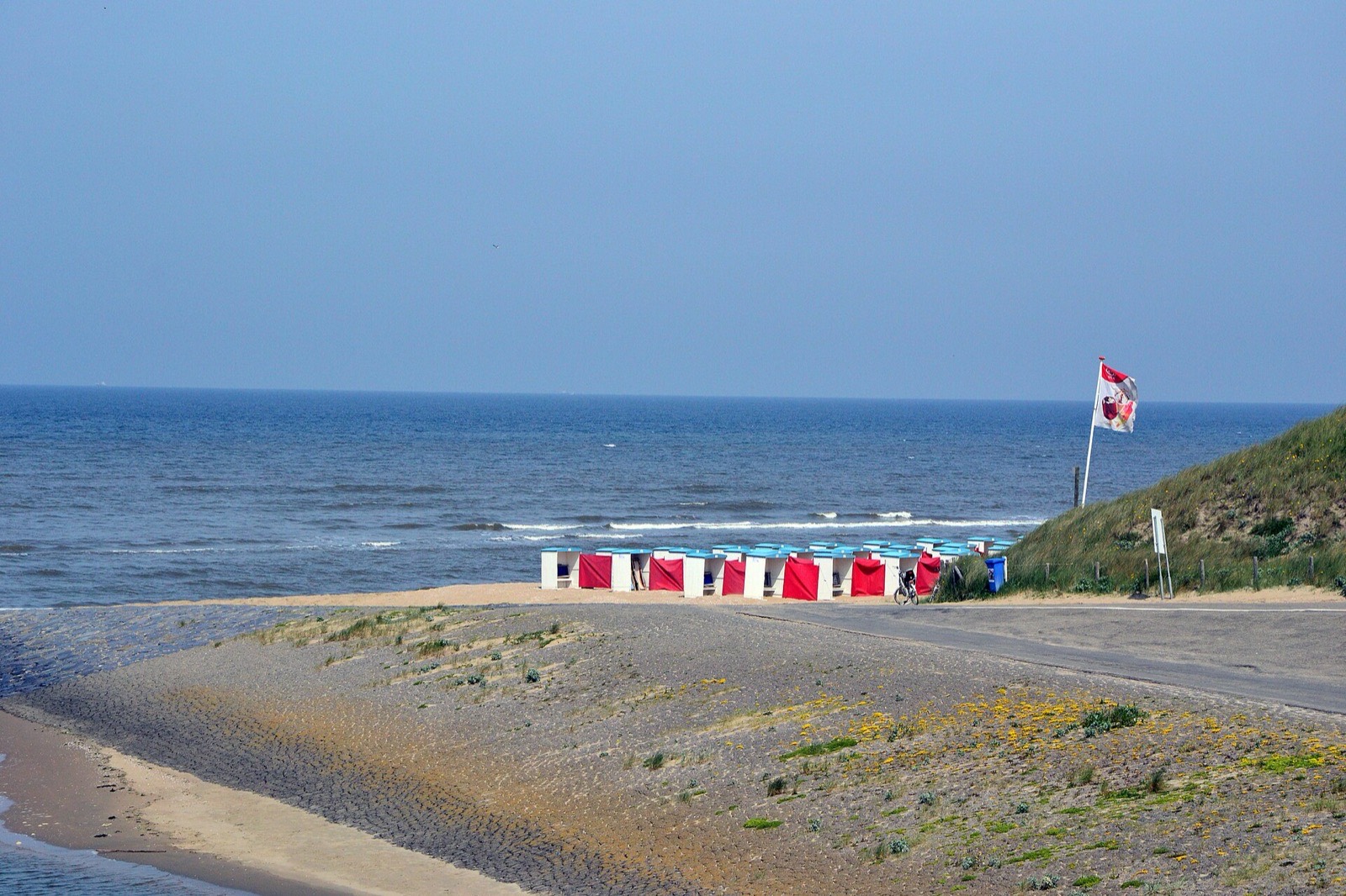 Strand en strandhuisjes bij Katwijk aan Zee
